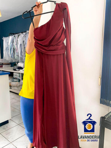 Lavanderia em Londrina Água de Sabão: Vestido de Festa.